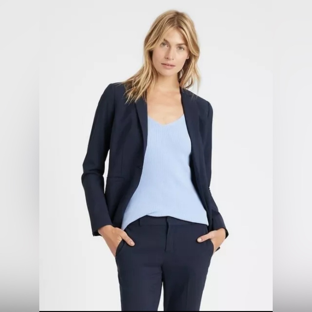 NWT Banana Republic Long and Lean-Fit Washable Italian Wool Blend Blazer- Navy